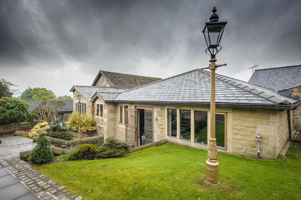 The Saddleworth Hotel Diggle Экстерьер фото